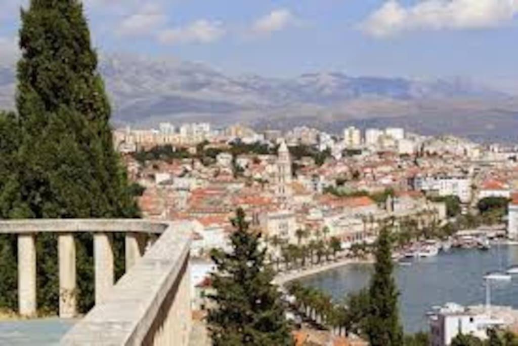 Marjan Hill 3-Br Apt,5 Guests Private Garden Near Beach Split Exterior foto