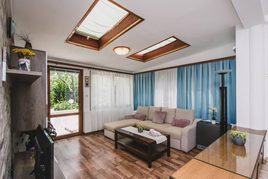 Marjan Hill 3-Br Apt,5 Guests Private Garden Near Beach Split Exterior foto